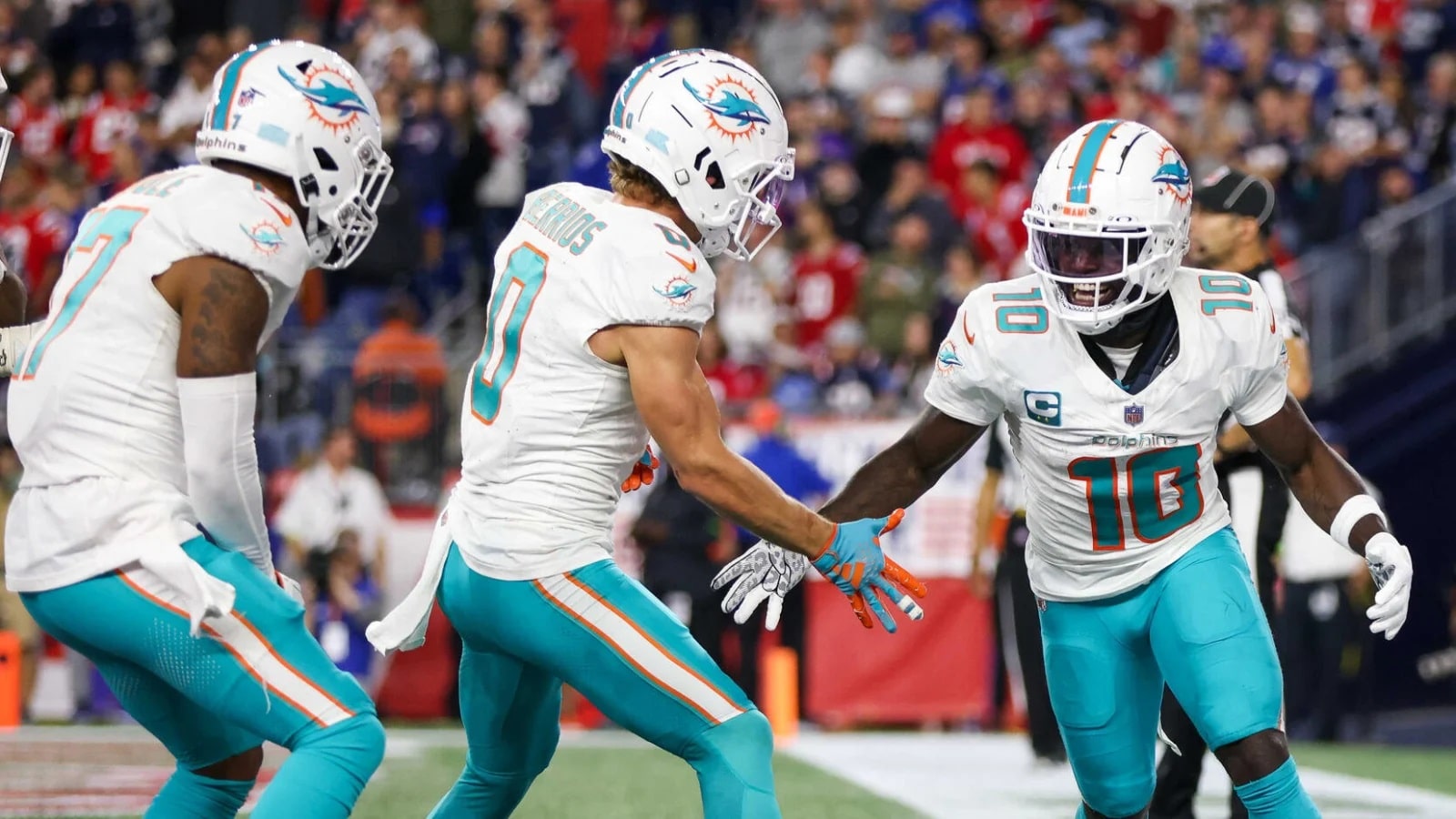 Tyreek Hill (10) and the Miami Dolphins raced past the Denver Broncos on Sunday.