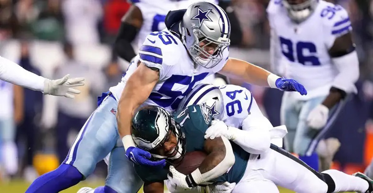 Leighton Vander Esch (55) makes a tackle during the 2022 season. (Getty Images)